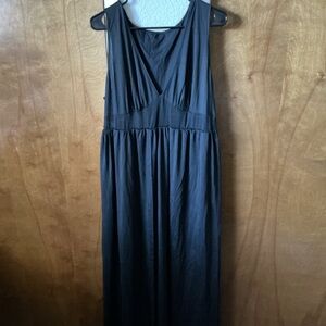 Sleeveless V-Neck Black Maxi Dress